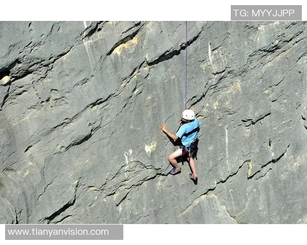 重庆攀岩队的奋斗与突破：一段激情与坚持交织的攀岩纪实之旅